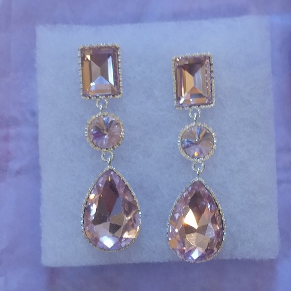 ๐ Stunning Pink Crystal Earrings ๐ - Picture 2 of 6